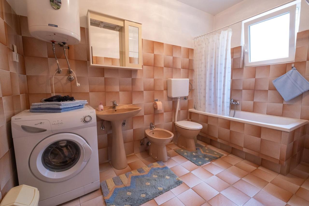 Cozy Apartment Near The Sea Novi Vinodolski Exterior foto